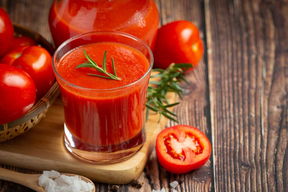 Tomatoes Juice for glowing skin